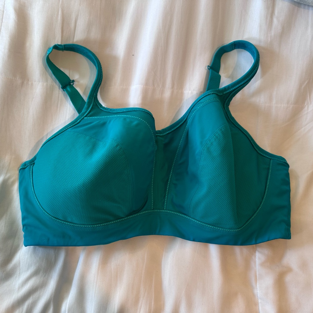 Chantelle Underwire Sports Bra